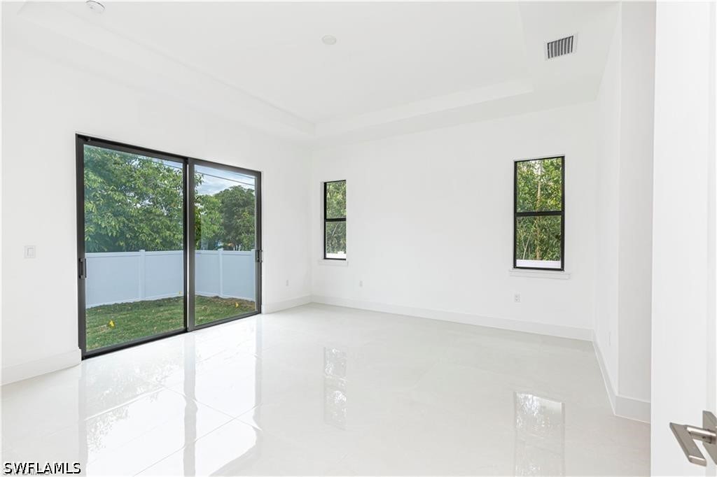 3098 Pine Tree Dr Property Photo 9