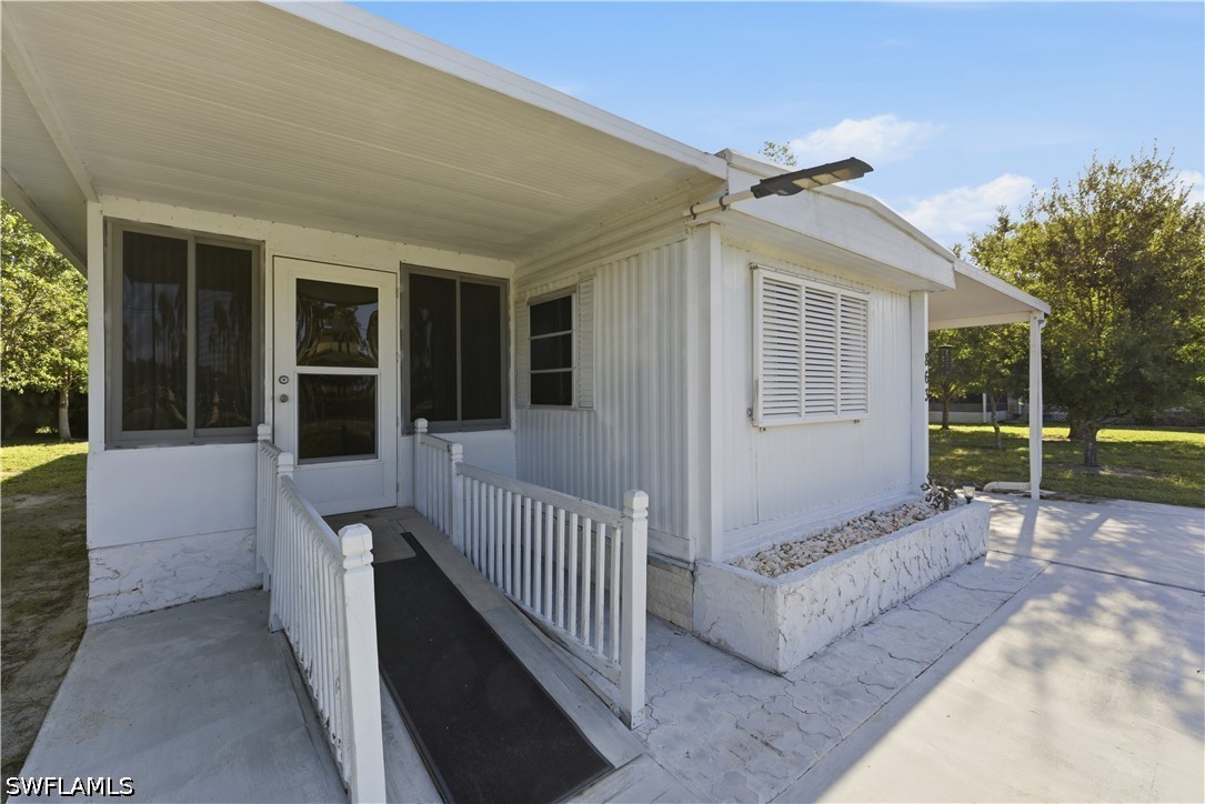 863 Manatee Rd Property Photo 5