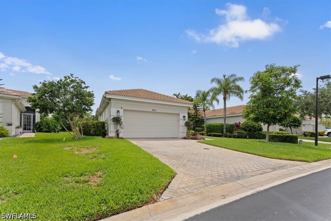 8541 Pepper Tree Way Property Photo 3