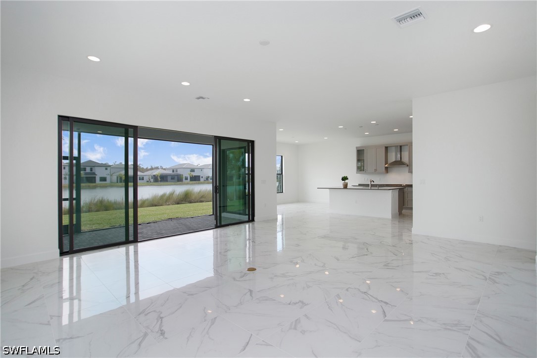 20195 Ainsley St Property Photo 5