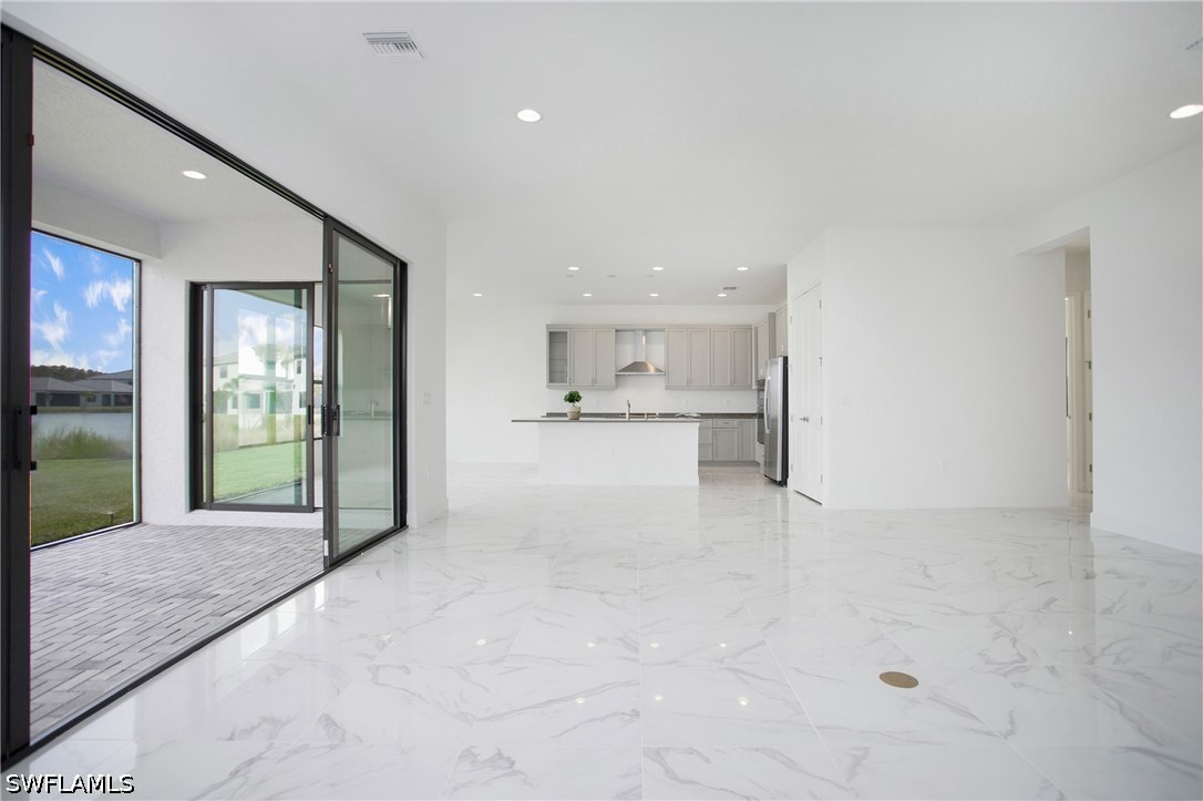 20195 Ainsley St Property Photo 7