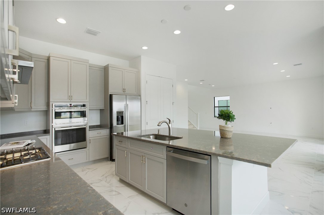 20195 Ainsley St Property Photo 13