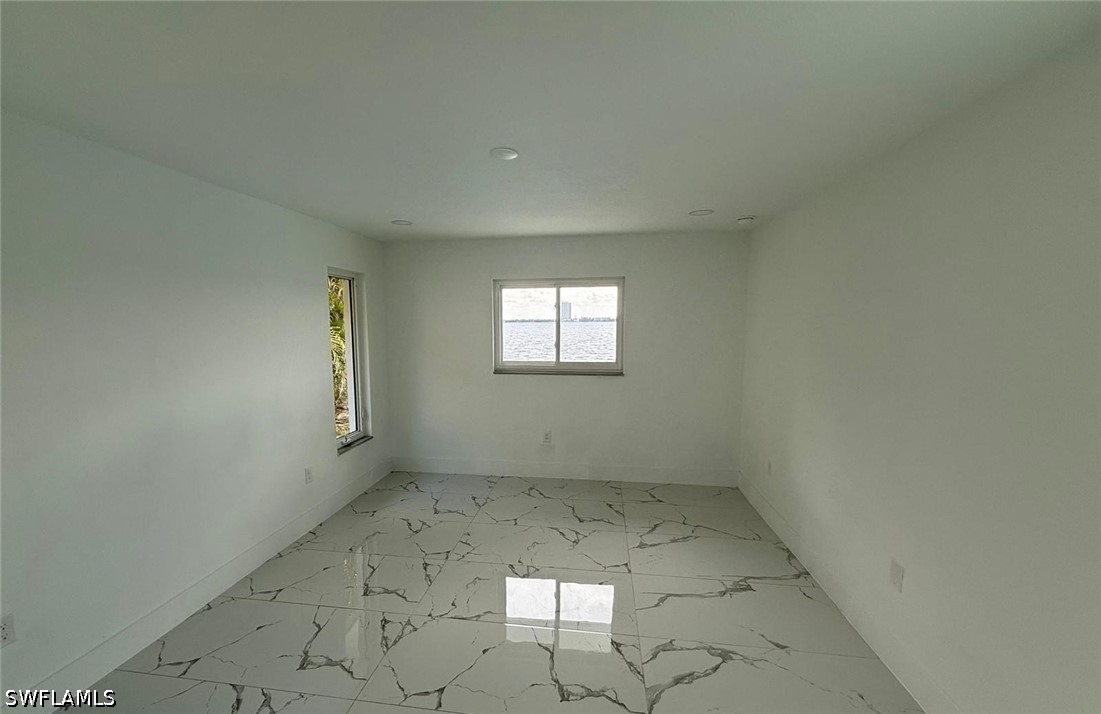 111 E North Shore Ave Property Photo 23