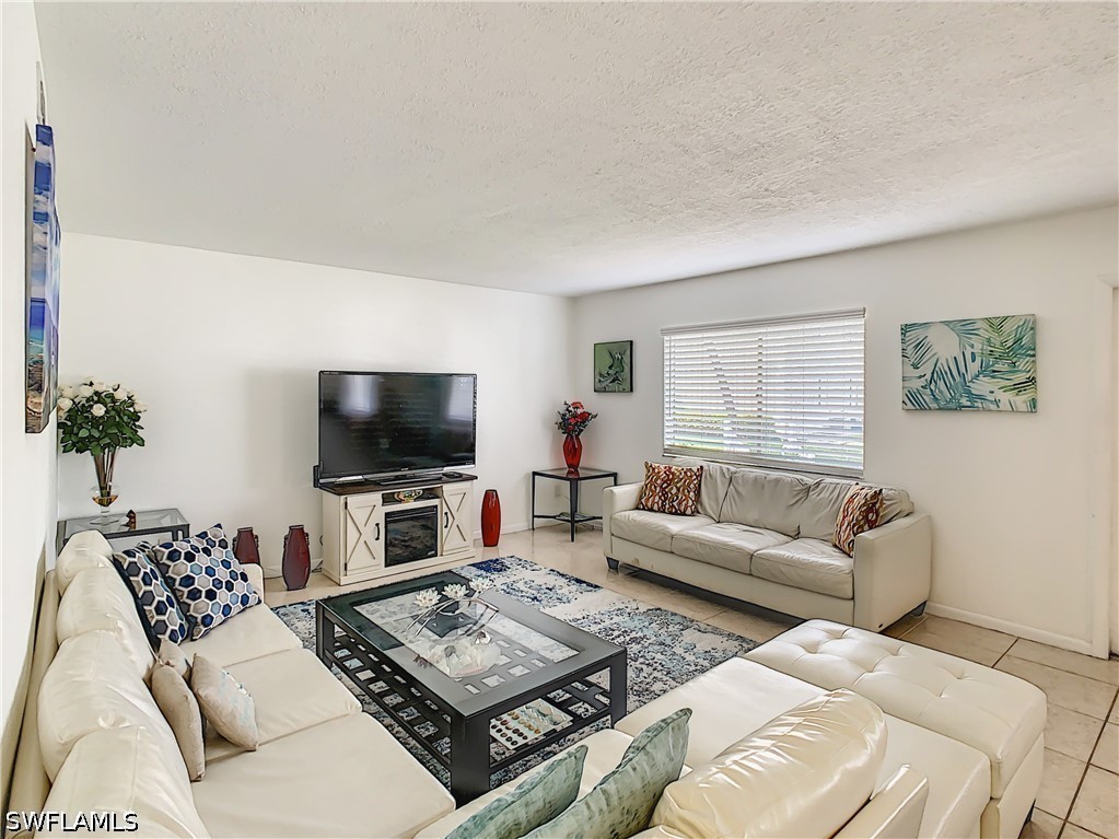 4625 Bayshore Dr D8 Property Photo 3