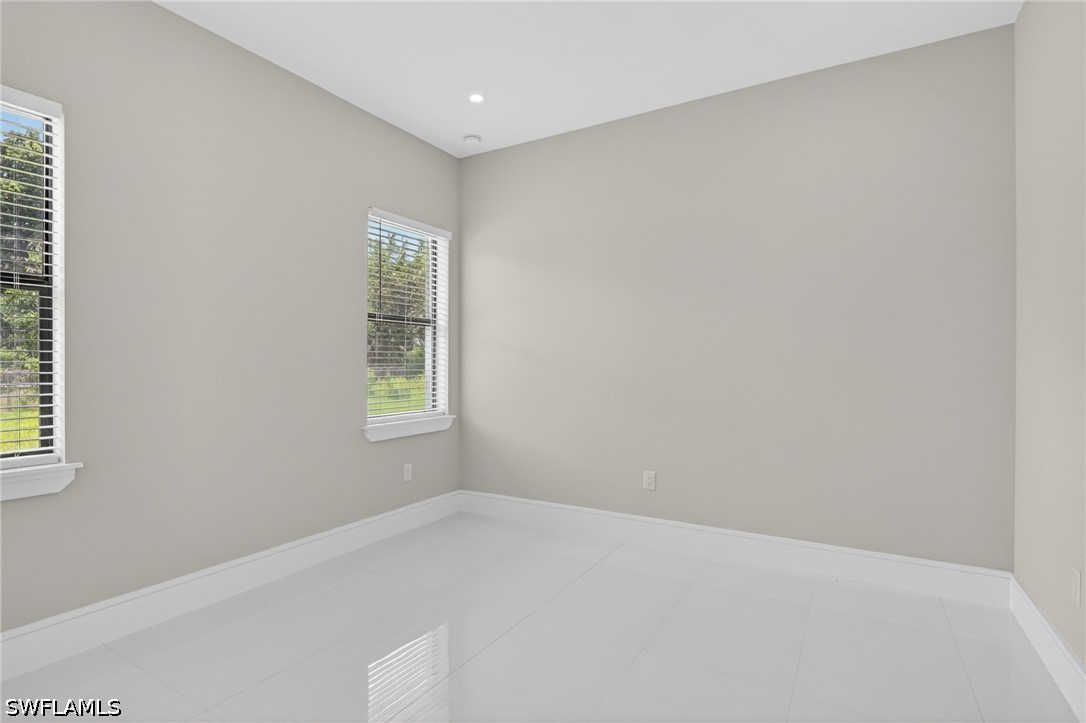 563 15th St Nw Property Photo 12
