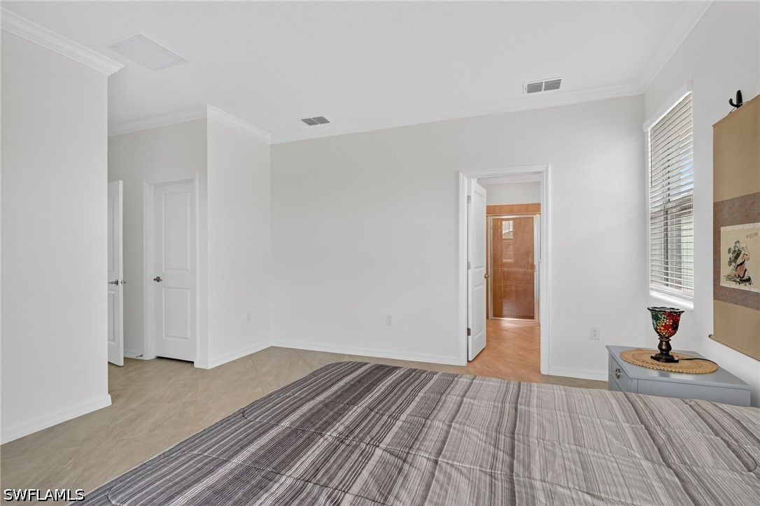 2126 Hamlin St Property Photo 16