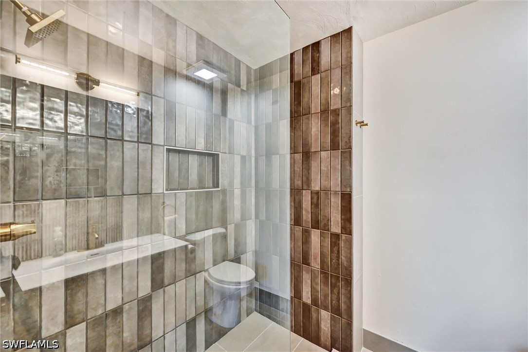 226021115 Property Photo 25