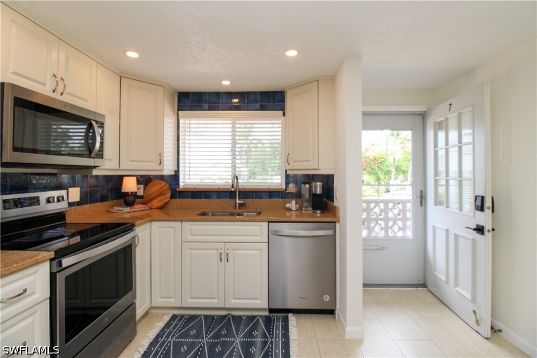 1686 Blue Point Ave B7 Property Photo 17