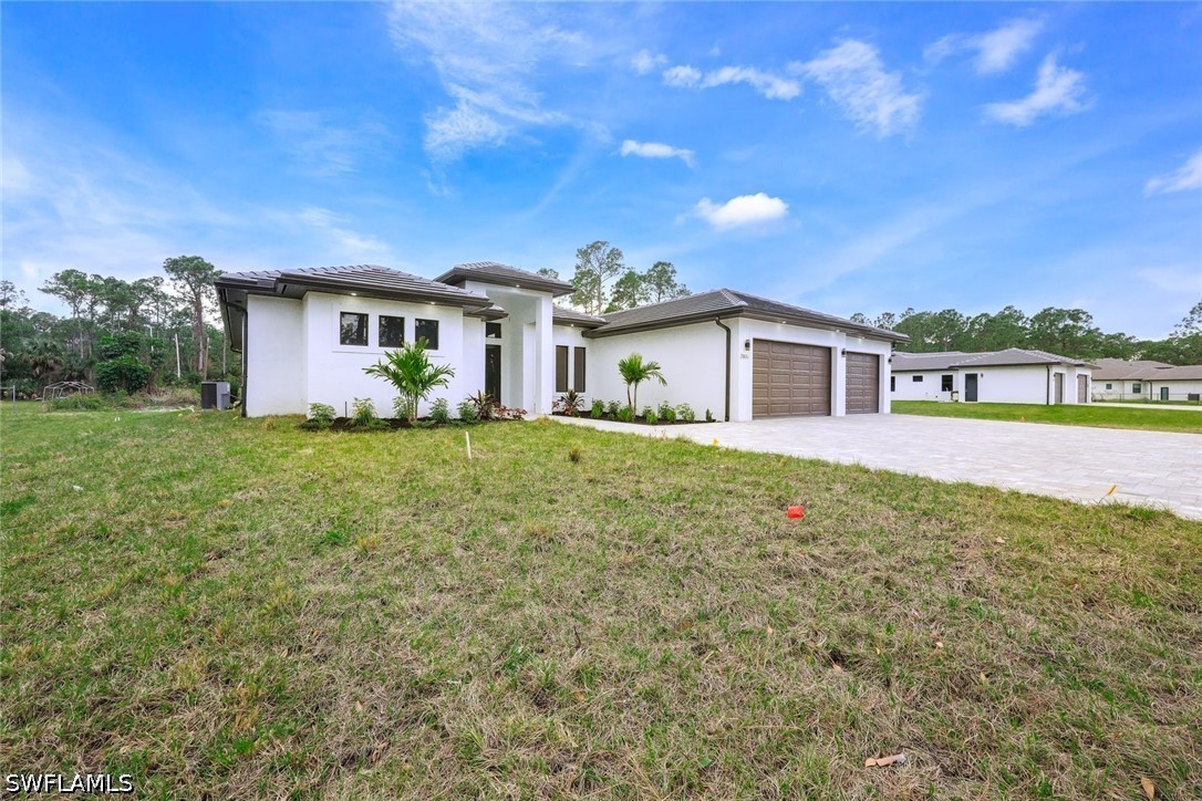 2806 Golden Gate Blvd W Property Photo 7