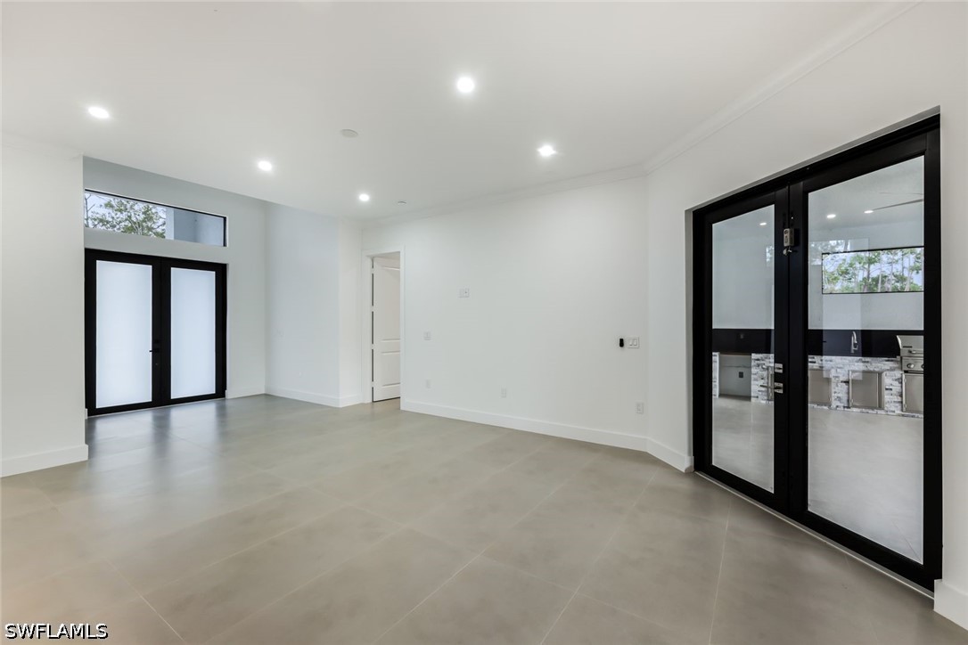 2806 Golden Gate Blvd W Property Photo 8
