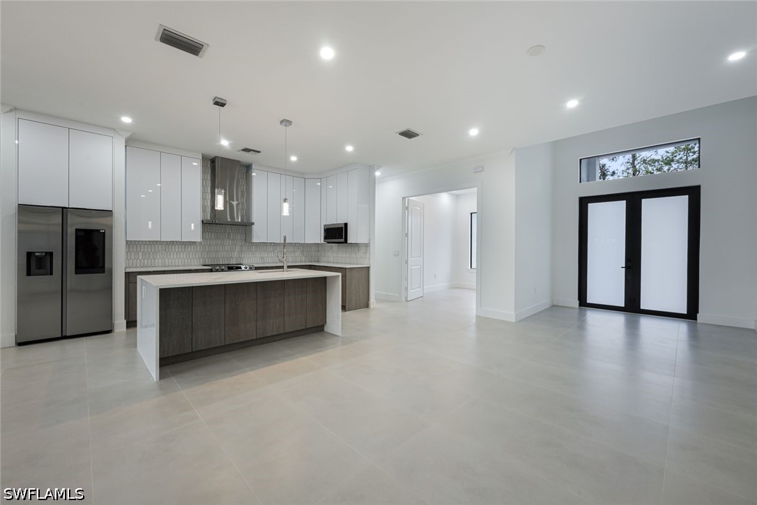 2806 Golden Gate Blvd W Property Photo 10