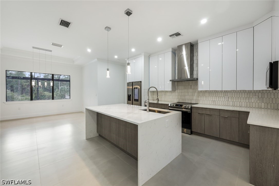 2806 Golden Gate Blvd W Property Photo 12