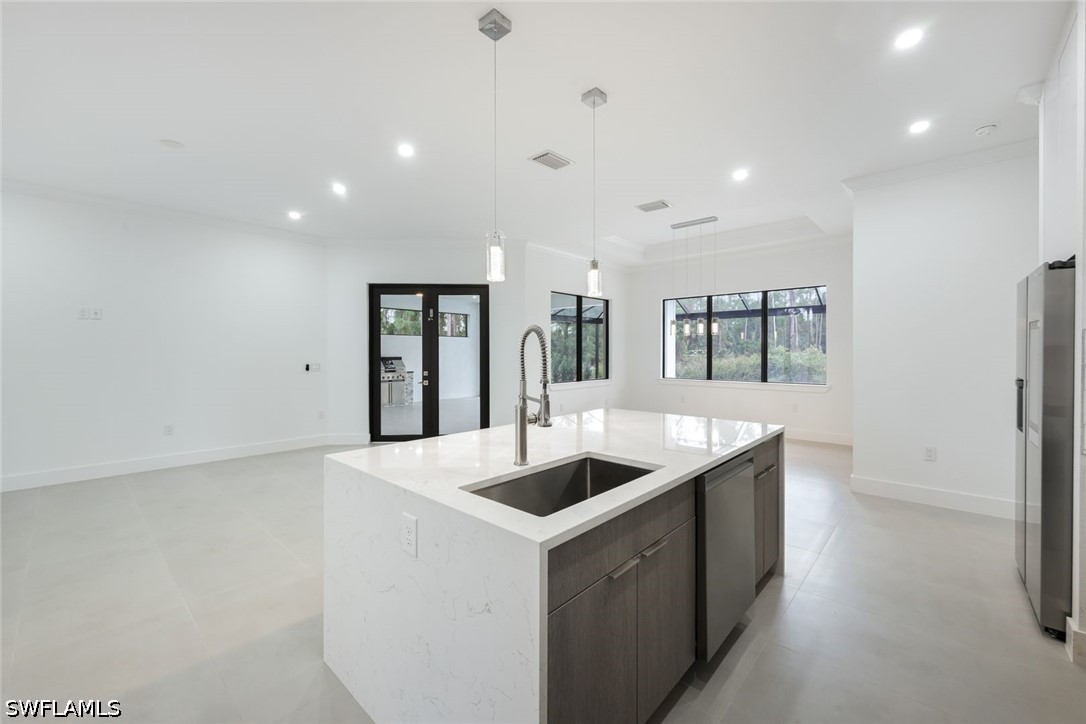 2806 Golden Gate Blvd W Property Photo 13