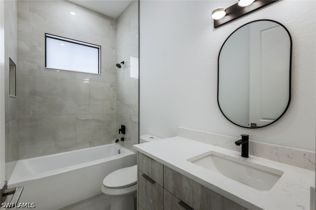 2806 Golden Gate Blvd W Property Photo 24