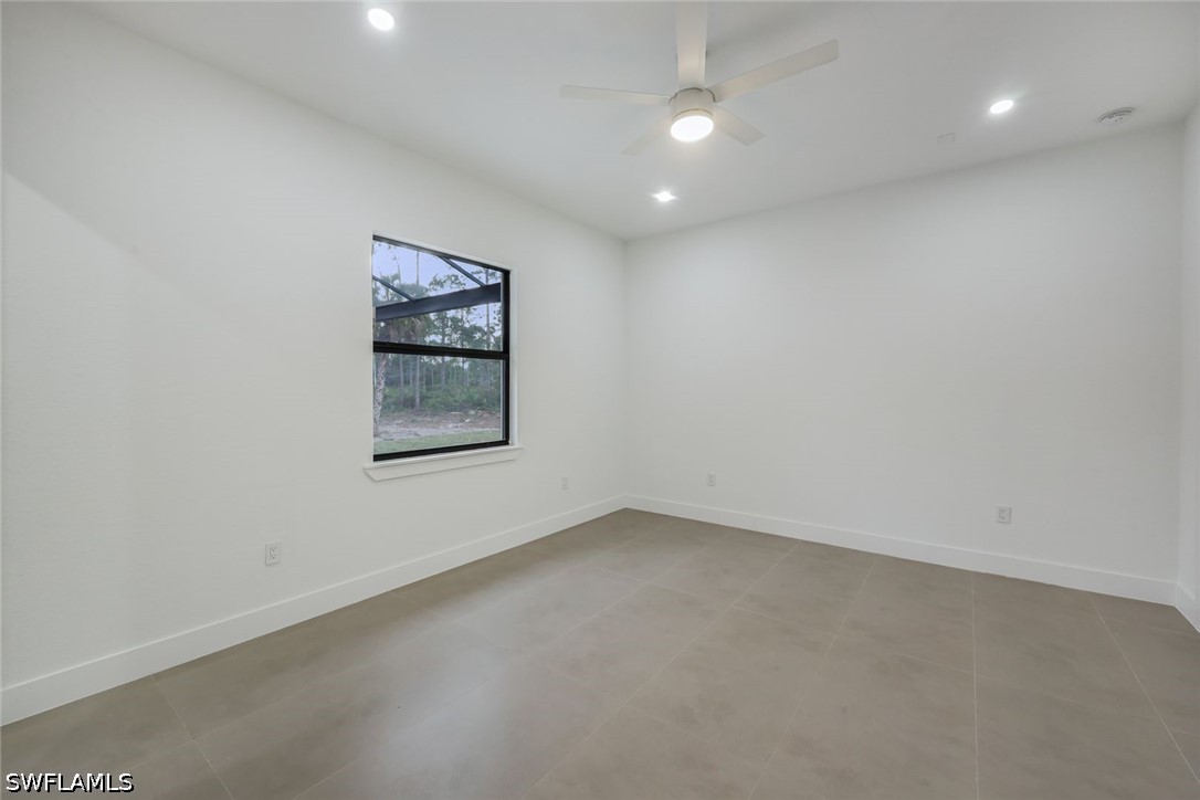 2806 Golden Gate Blvd W Property Photo 27