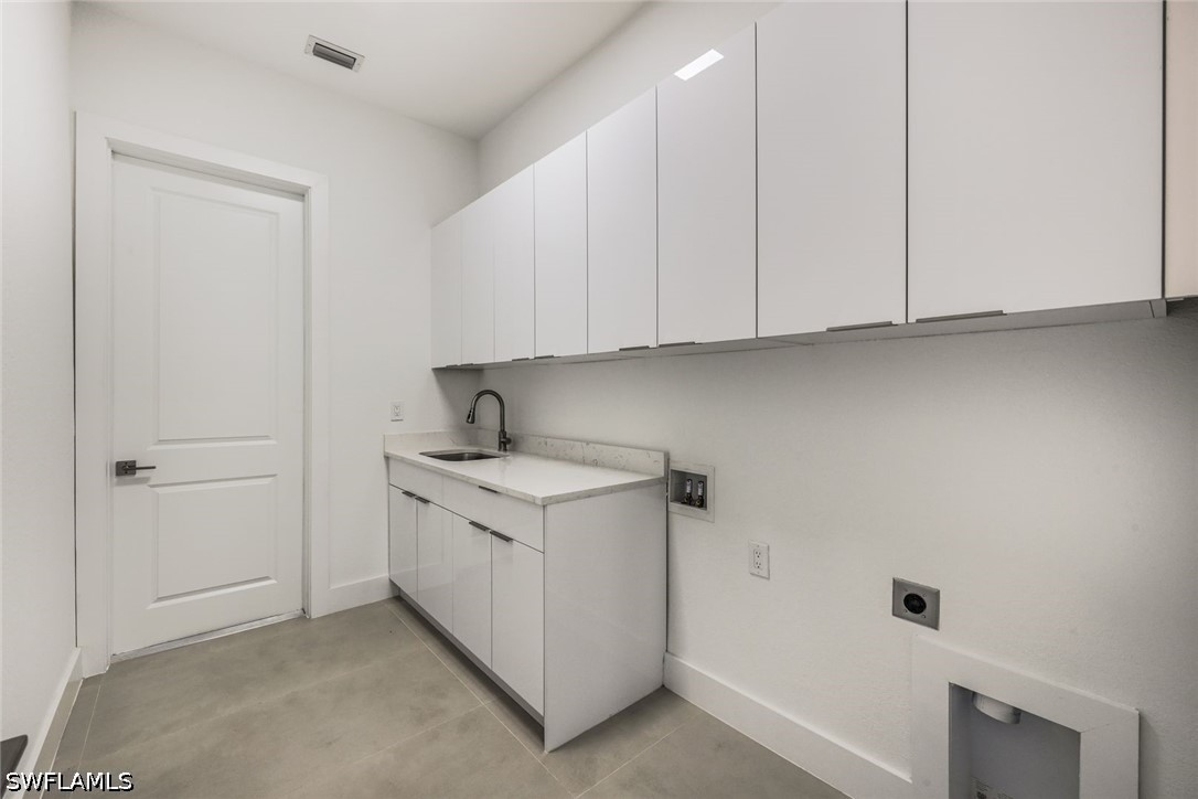 2806 Golden Gate Blvd W Property Photo 29