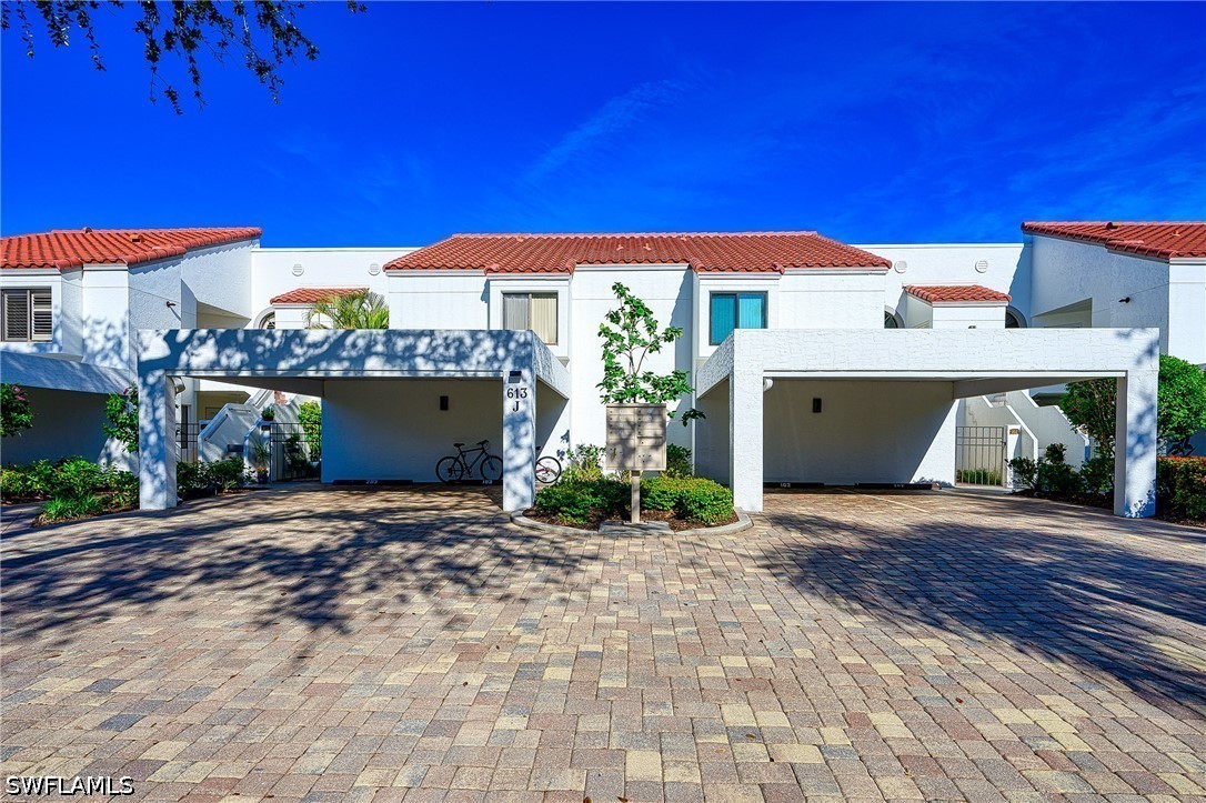 613 Beachwalk Cir 203 Property Photo 4