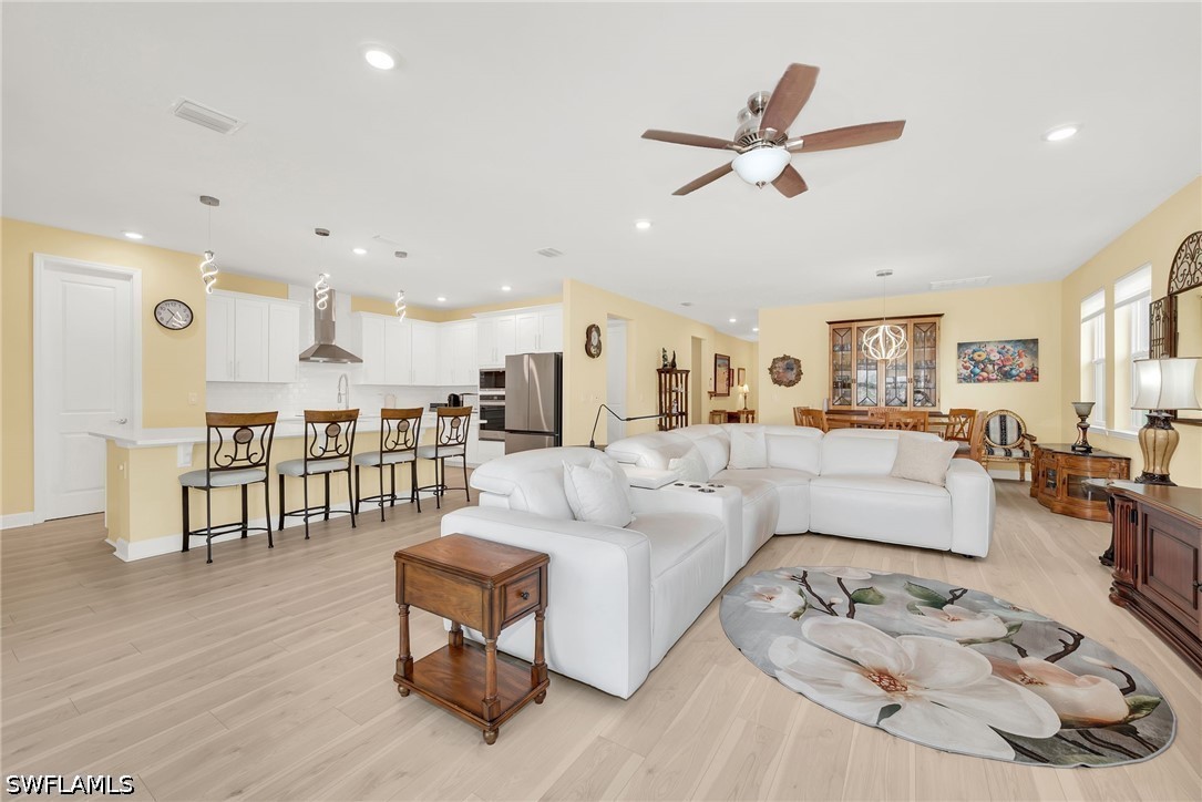 2078 Grove Dr Property Photo 3