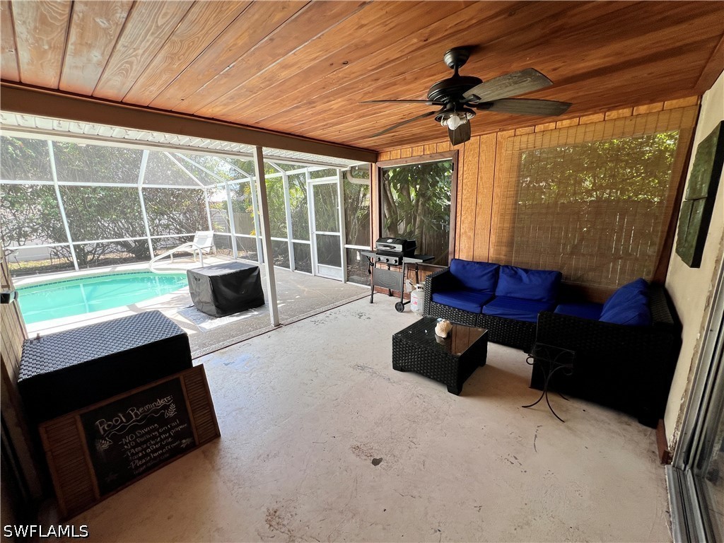 690 95th Ave N Property Photo 18