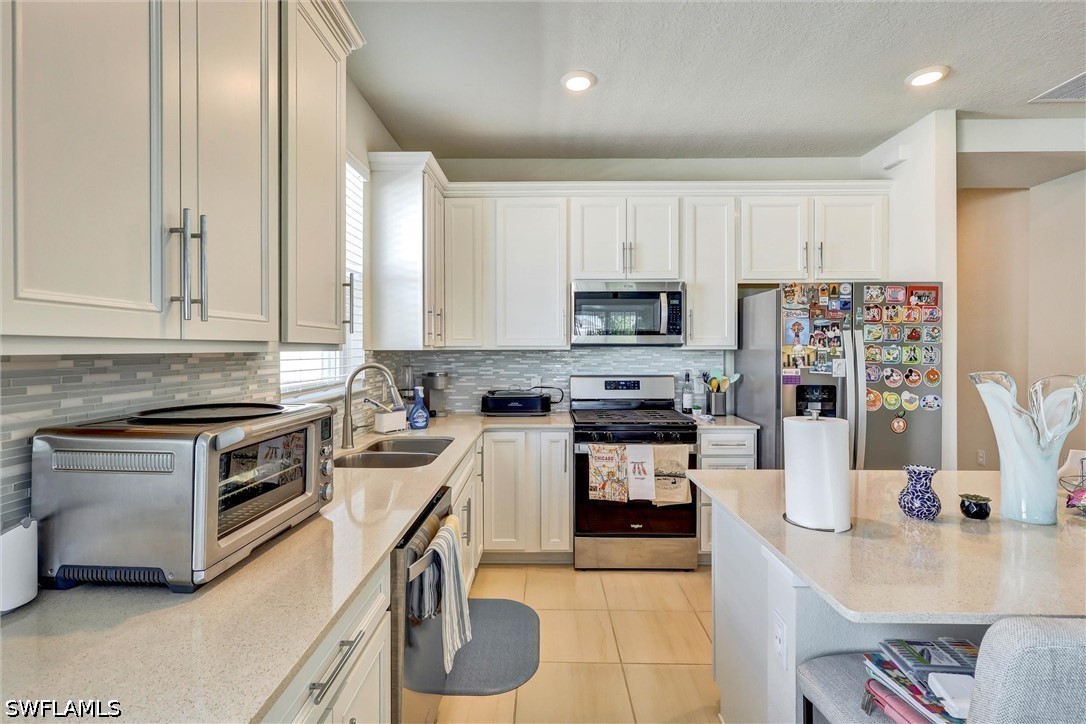 15806 Gem View St Property Photo 4