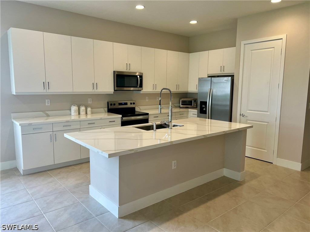5252 Lamone Ln Property Photo 2