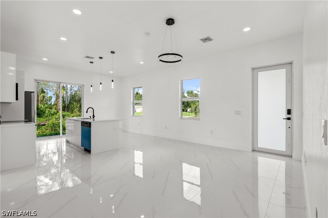 936 Anthony E Property Photo 3