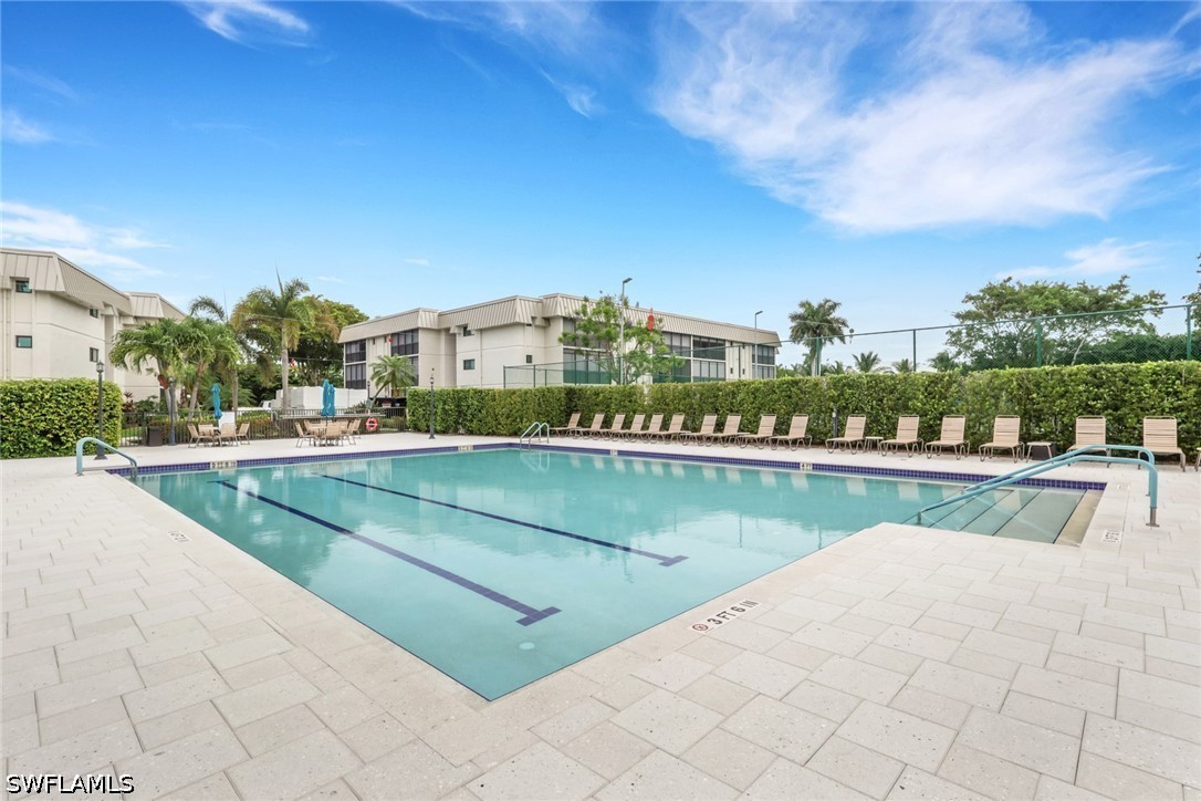 788 Park Shore Dr E14 Property Photo 23