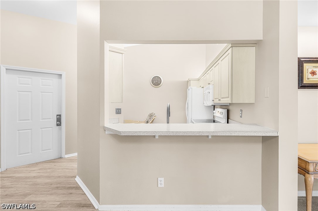 305 Robin Hood Cir 204 Property Photo 13