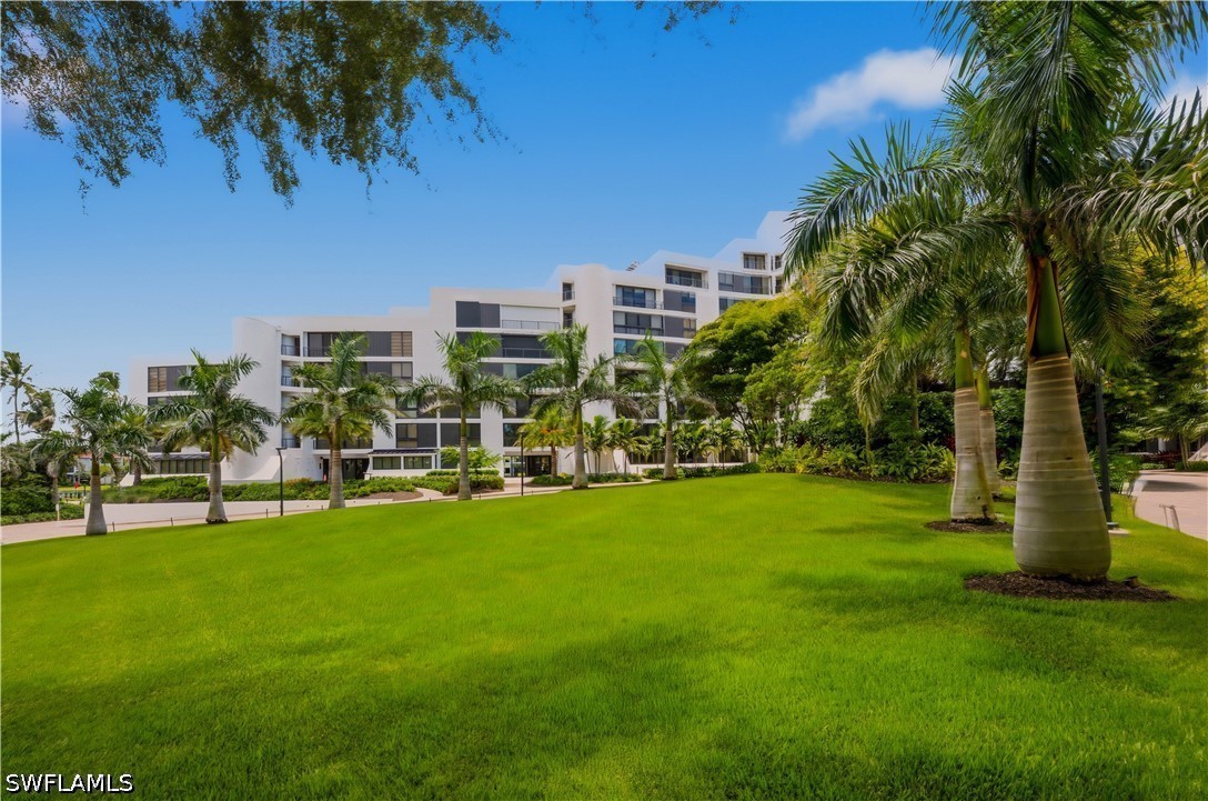 2316 Gulf Shore Blvd N 411 Property Photo 3