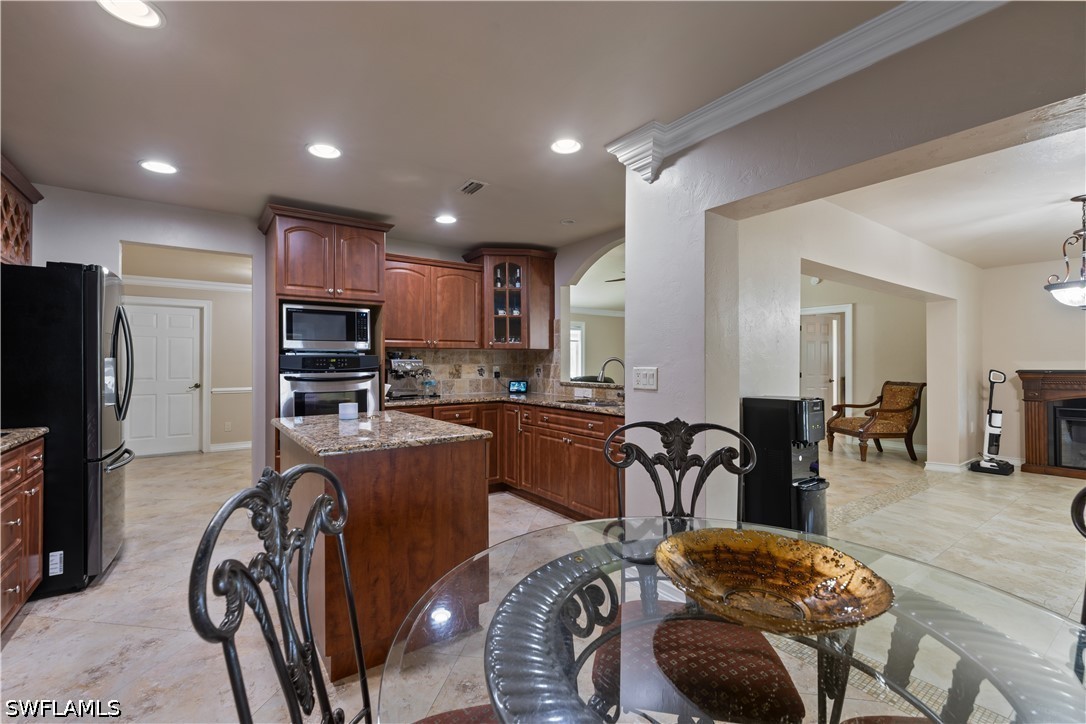 3760 Golden Gate Blvd E Property Photo 16