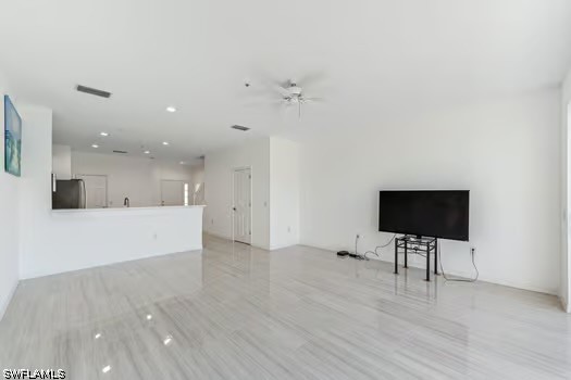 827 Hampton Cir 146 Property Photo 6