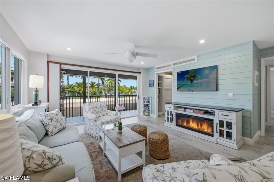 2170 Gulf Shore Blvd N 24w Property Photo 3