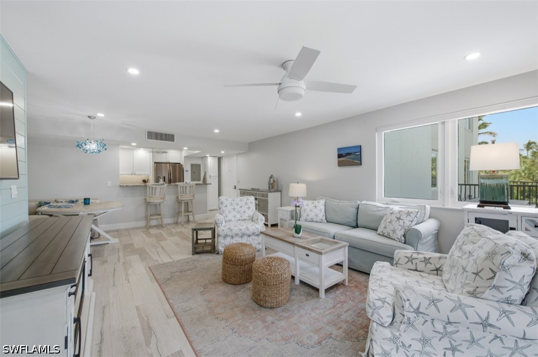 2170 Gulf Shore Blvd N 24w Property Photo 5