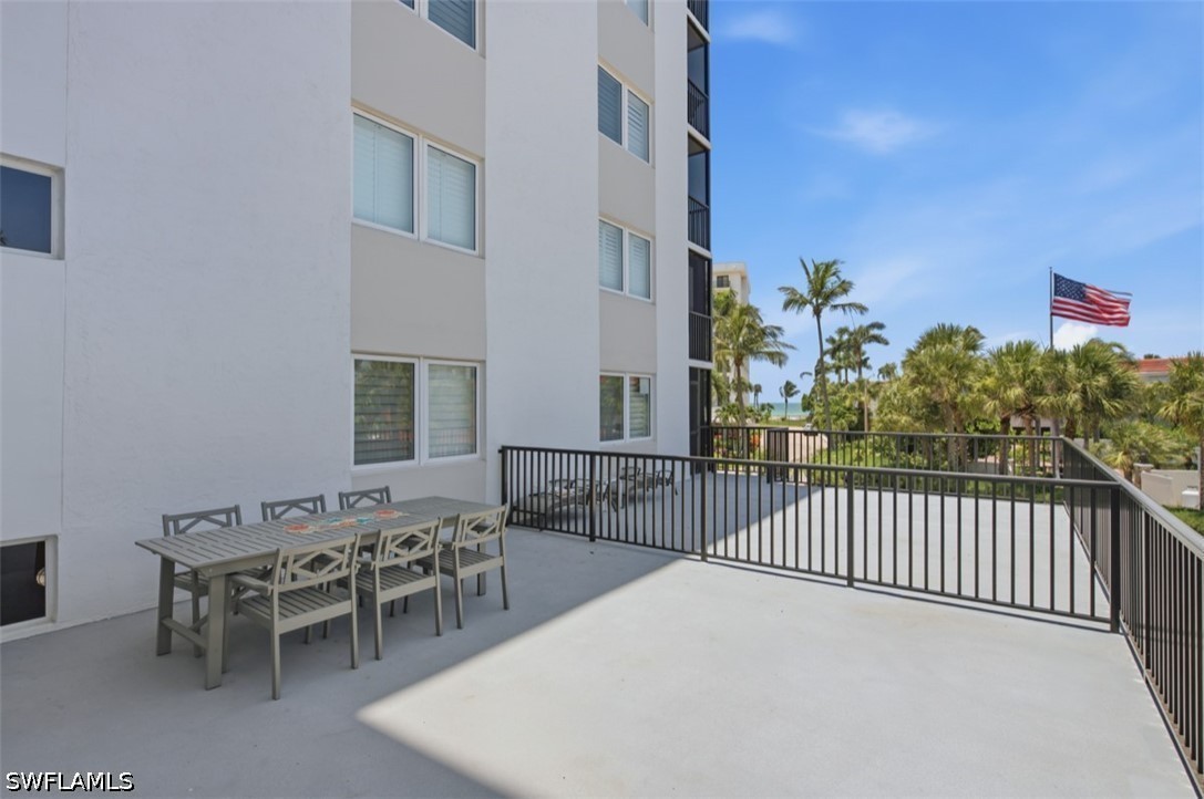 2170 Gulf Shore Blvd N 24w Property Photo 15