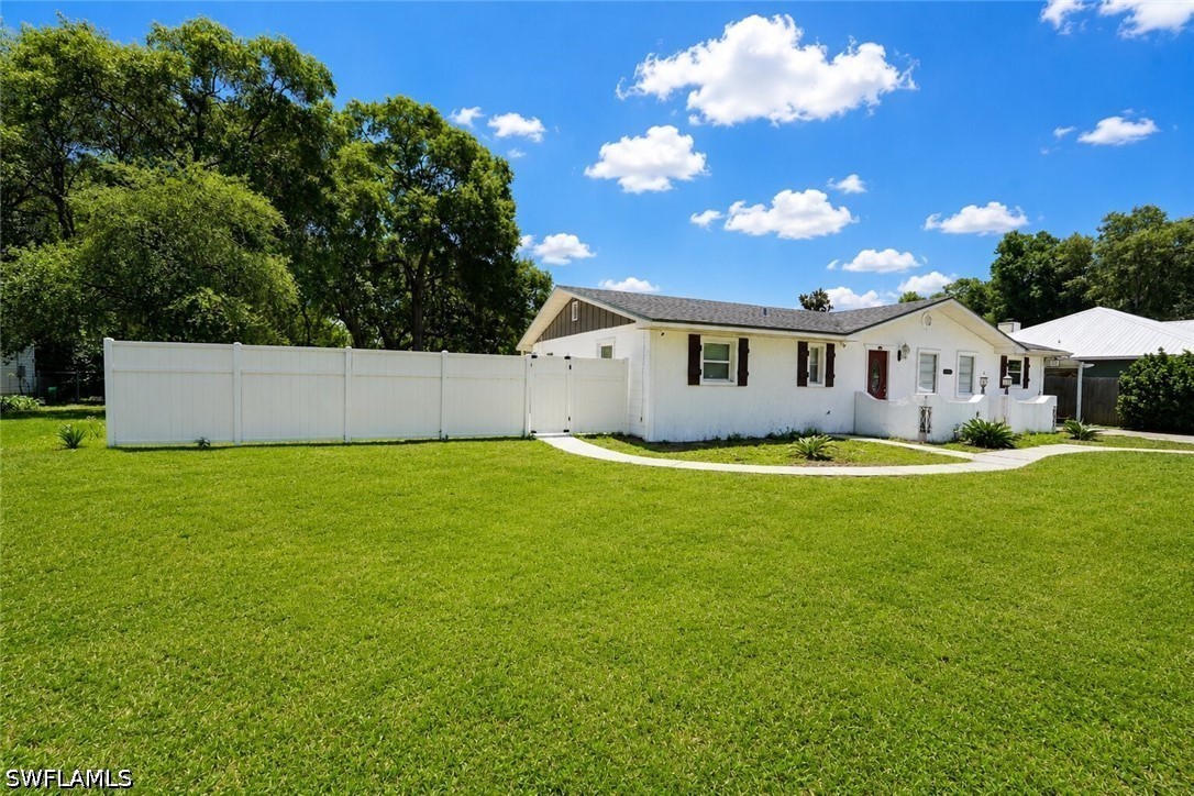 655 Sw Pointview Rd Property Photo 4