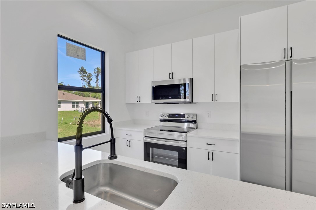 746 Colyer St E Property Photo 12