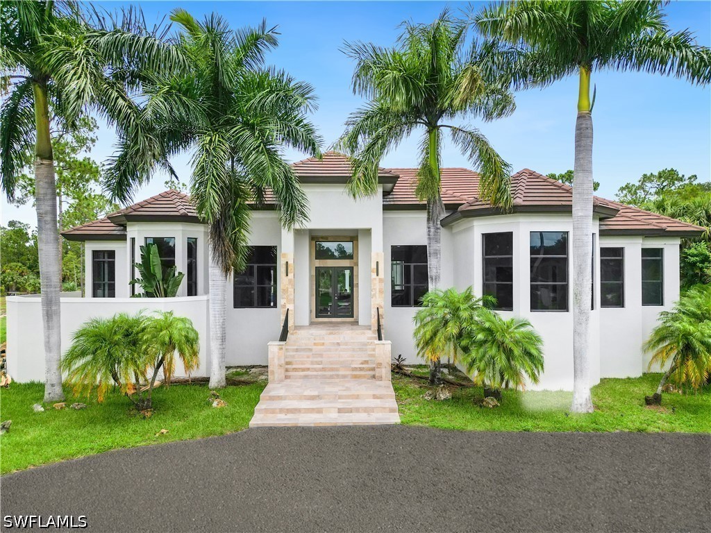 1361 Golden Gate Blvd W Property Photo 2