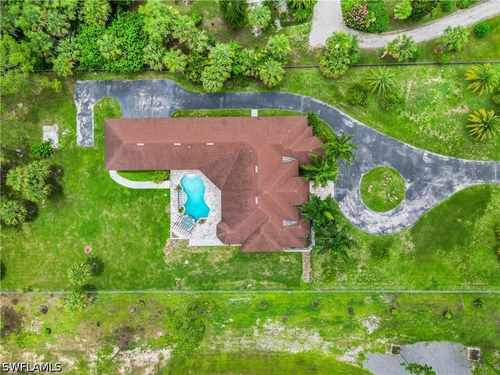 1361 Golden Gate Blvd W Property Photo 5