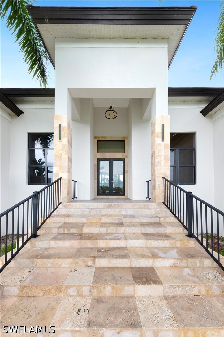 1361 Golden Gate Blvd W Property Photo 9