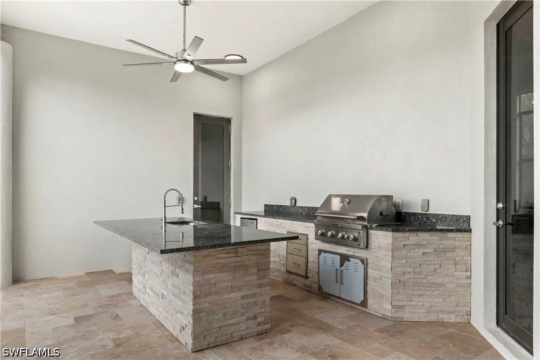 1361 Golden Gate Blvd W Property Photo 12