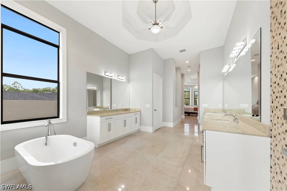 1361 Golden Gate Blvd W Property Photo 20