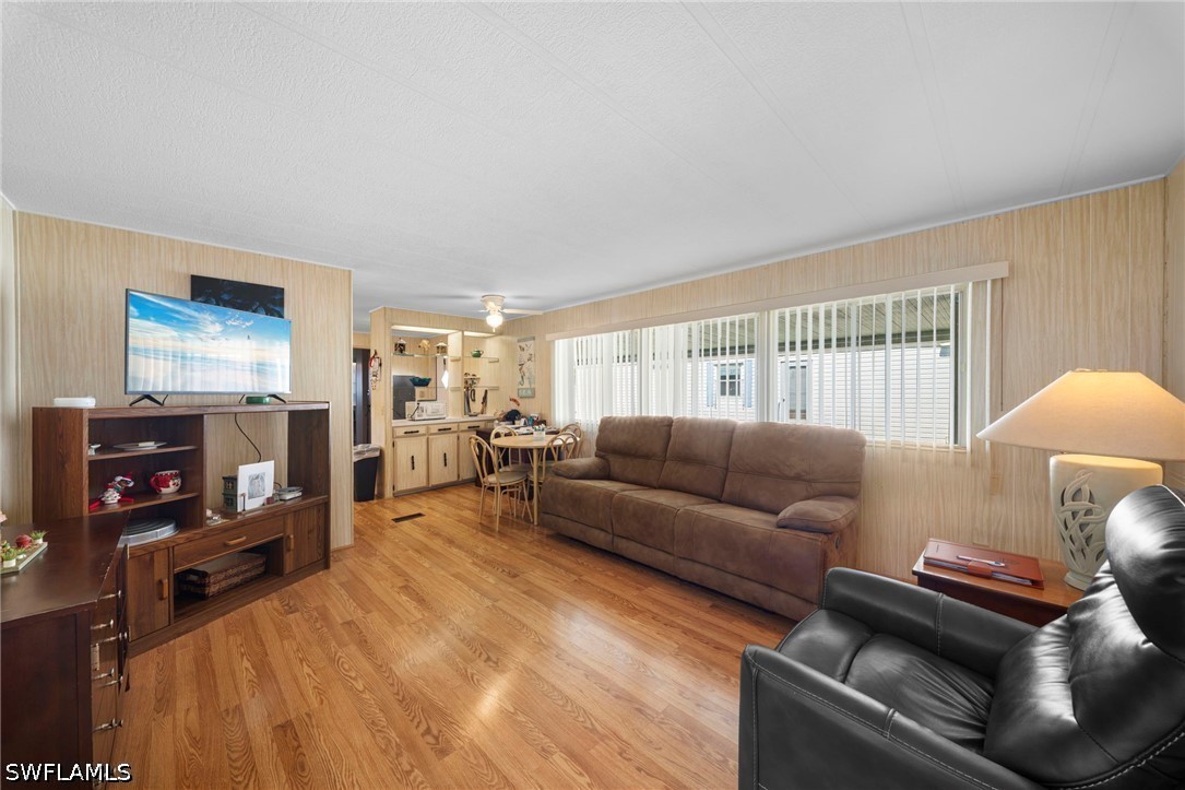 455 Cape Florida Way Property Photo 8