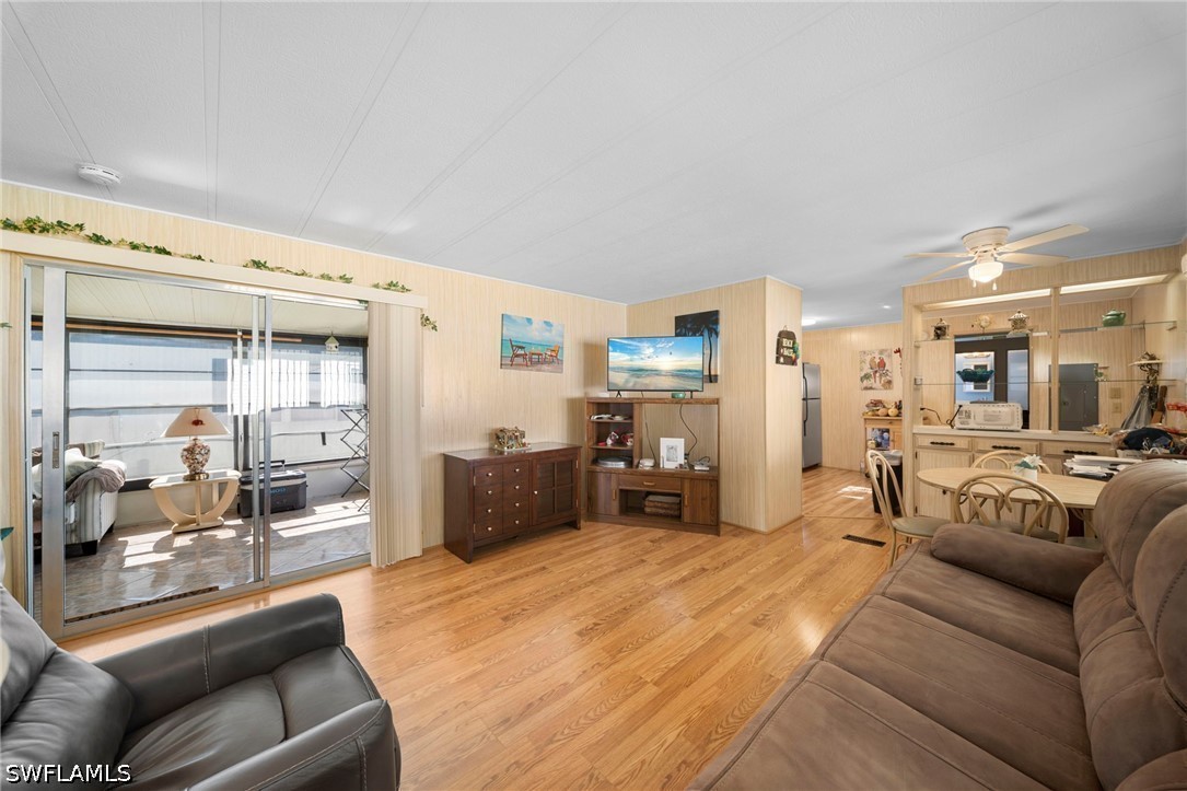455 Cape Florida Way Property Photo 9