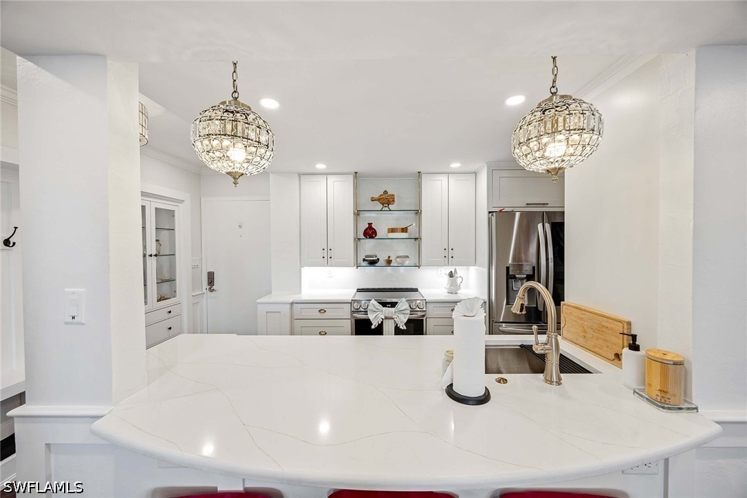 555 Park Shore Dr B408 Property Photo 13
