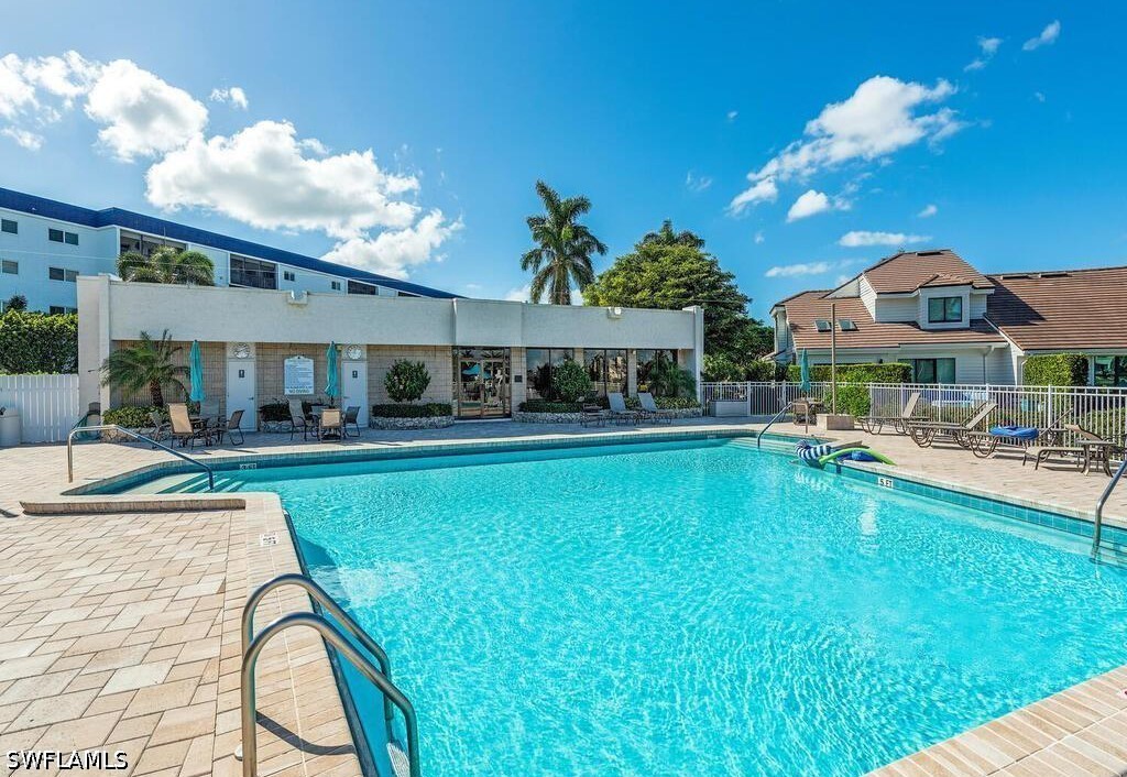 555 Park Shore Dr B408 Property Photo 32
