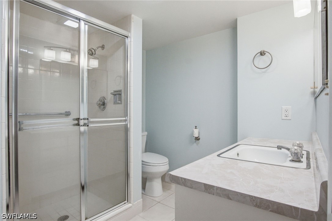 3400 Gulf Shore Blvd N L8 Property Photo 18
