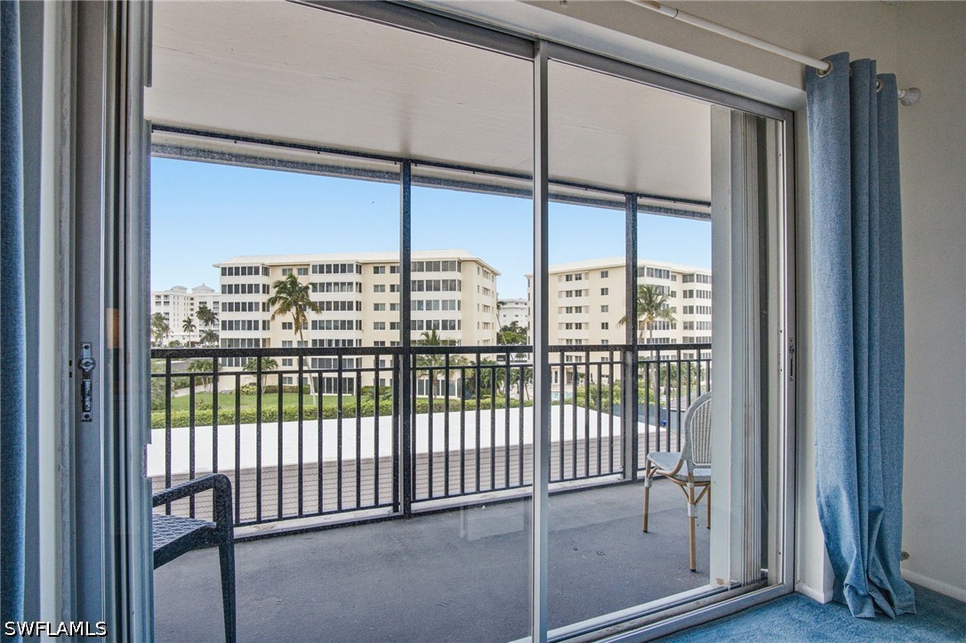 3400 Gulf Shore Blvd N L8 Property Photo 20