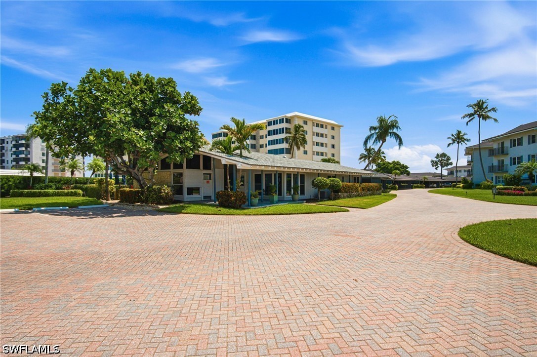 3400 Gulf Shore Blvd N L8 Property Photo 39
