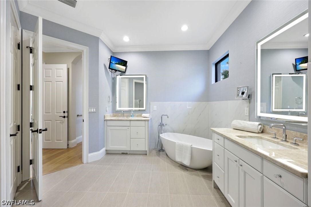 1725 Supreme Ct Property Photo 20