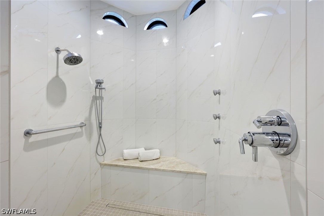 1725 Supreme Ct Property Photo 21